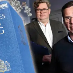 En blå lagbok, "Sveriges Rikes Lag", bredvid två män, antyder hur stiftas en lag.
